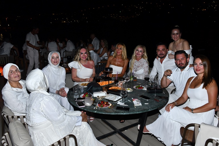 Yüzüklüler Kulübü White Night Party, Mare Deluxe Residences & Villas Ve Taboo Beach �� Birli�inde Bodrum�da Gerçekle�ti